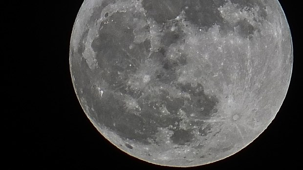 « La Super Lune », par François Gatien, Chambly